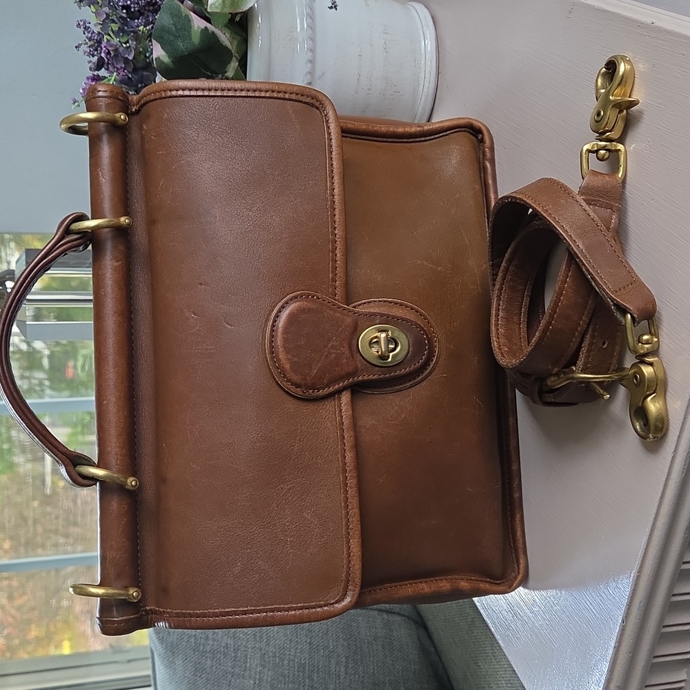 Elegant Brown Leather Handbag